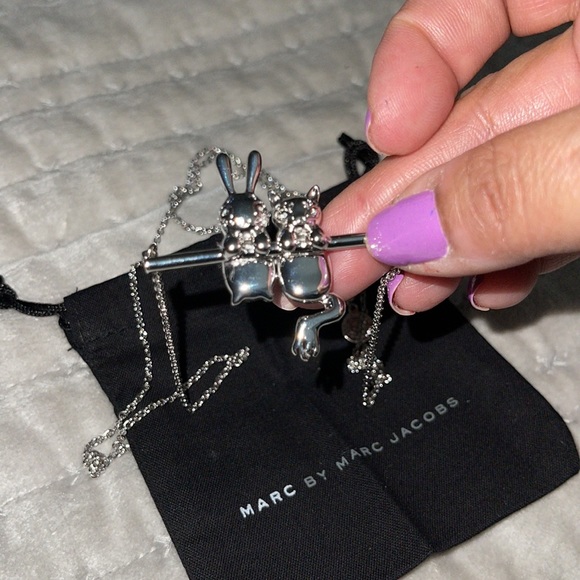 NWT Marc by Marc Jacobs silver necklace rabbit 15” long beautiful for a gift - Picture 8 of 8